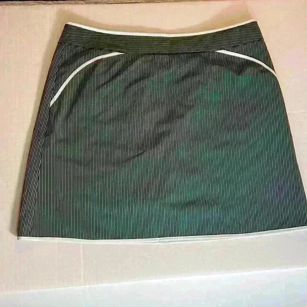 Annika Cutter & Buck Golf Skirt black, gray, blue stripes size 10